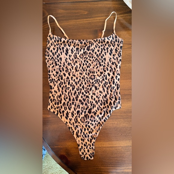 SKIMS Leopard-Print One-Piece Bodysuit - Picture 4 of 8